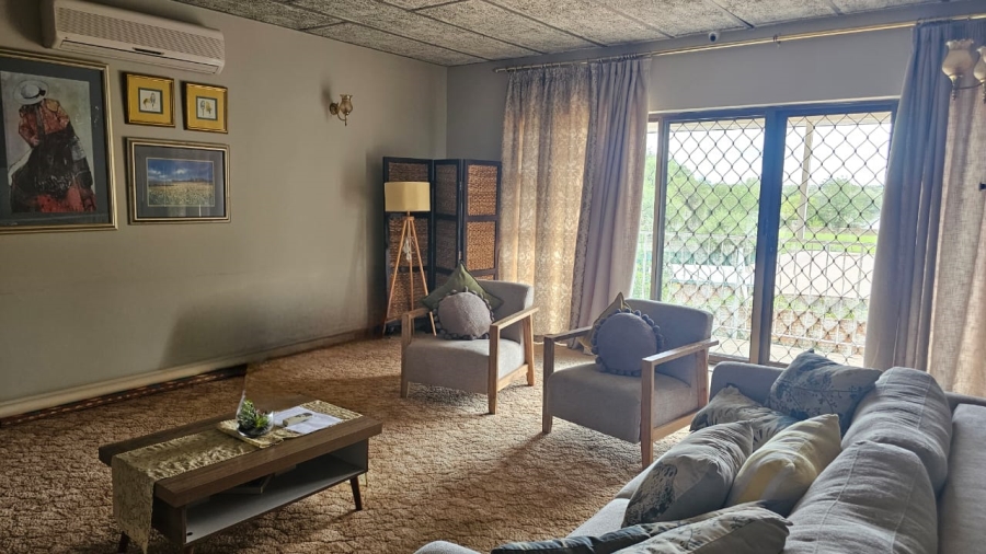 10 Bedroom Property for Sale in Warrenton Northern Cape